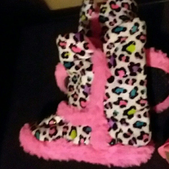 Two pairs of little girls size 11 and a half - Picture 2 of 3